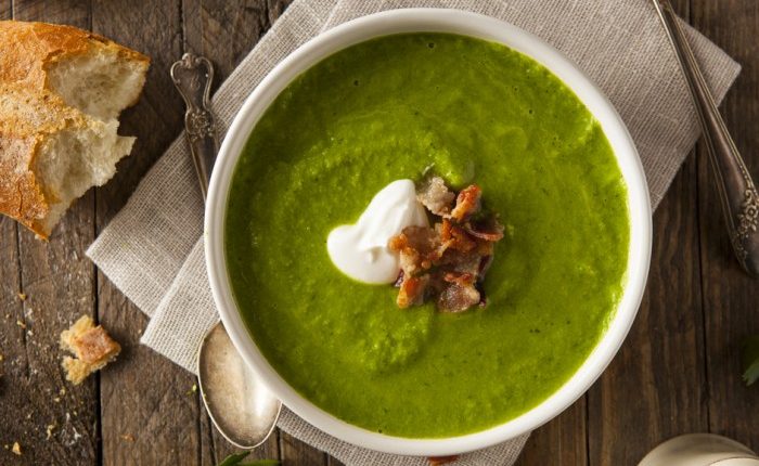 Крем-суп с зелёным горошком и беконом