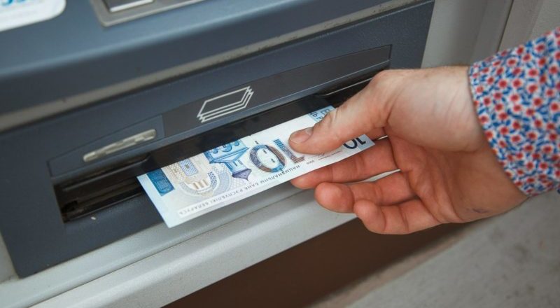 Карточка белинвестбанк в каких банкоматах без комиссии снять деньги